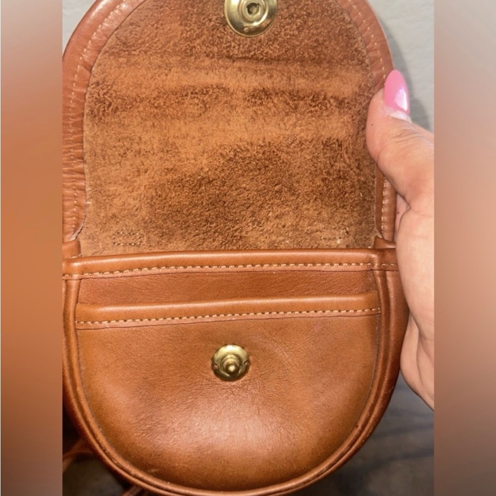 COACH Classic Brown Leather Crossbody Bag with Brass Accent - Picture 3 of 4